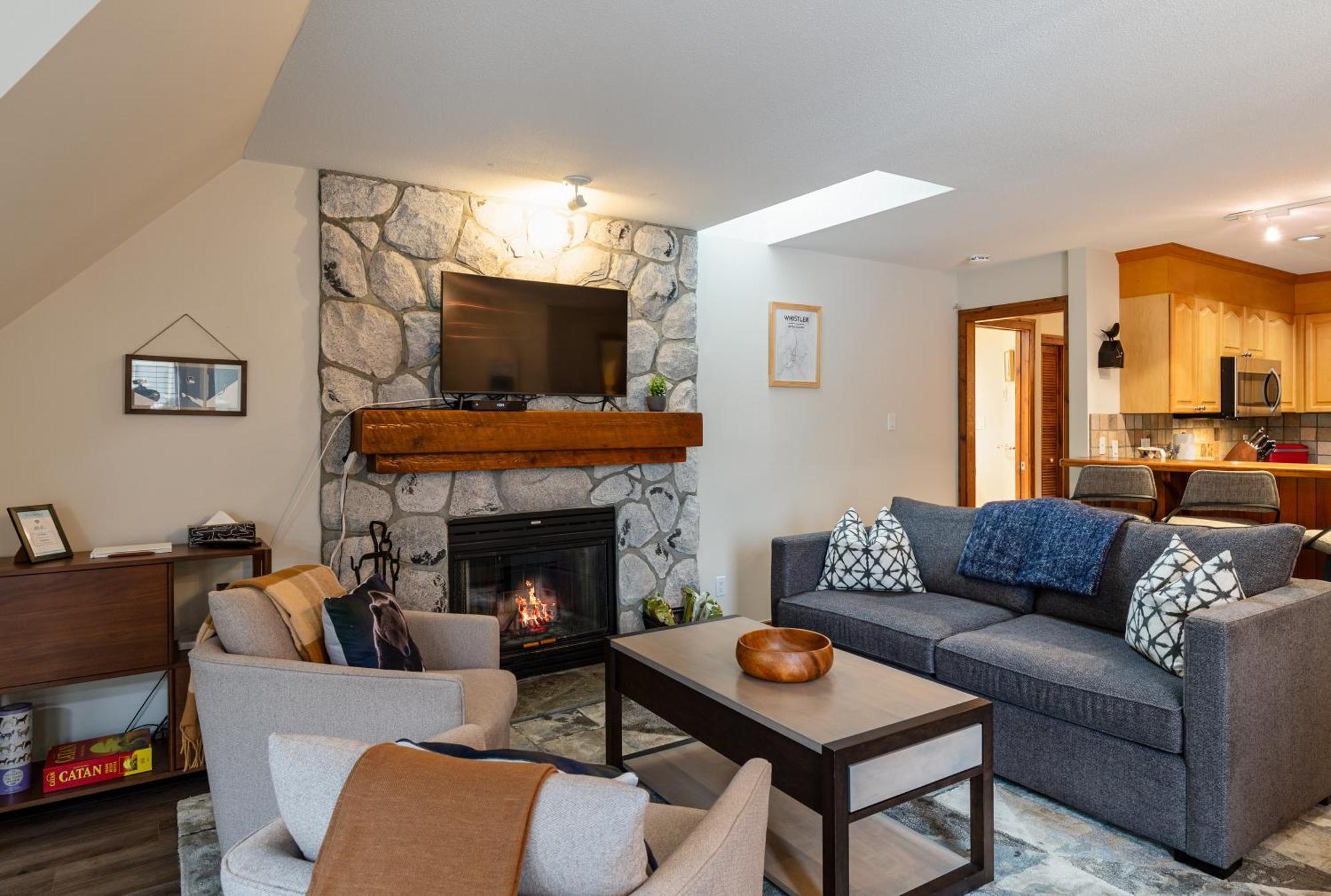 2br Cozy Townhouse In Location - Mountain Views And Free Parking * Whistler